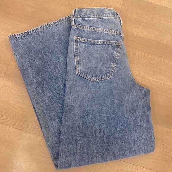 Universal Thread Mid Rise Relaxed Fit Wide Leg Full Jeans Medium Wash 0 - Picture 5 of 6